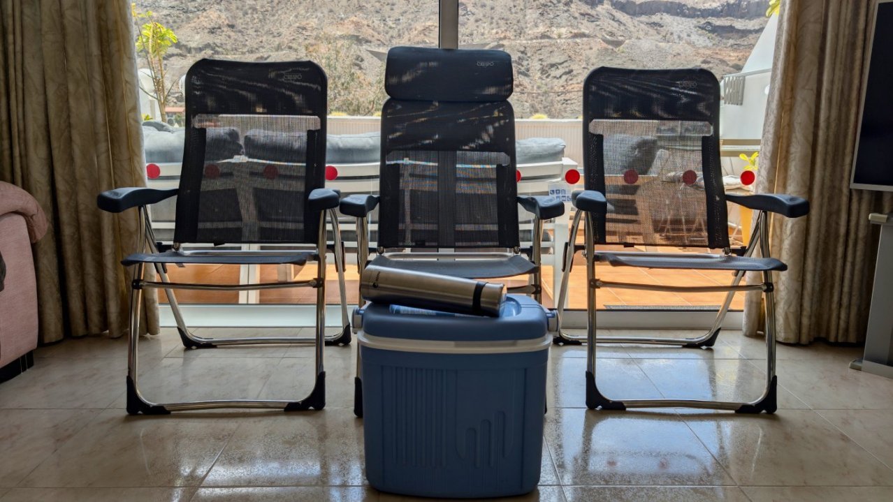 Crespo beach chairs, cool box & flask. Great for days out